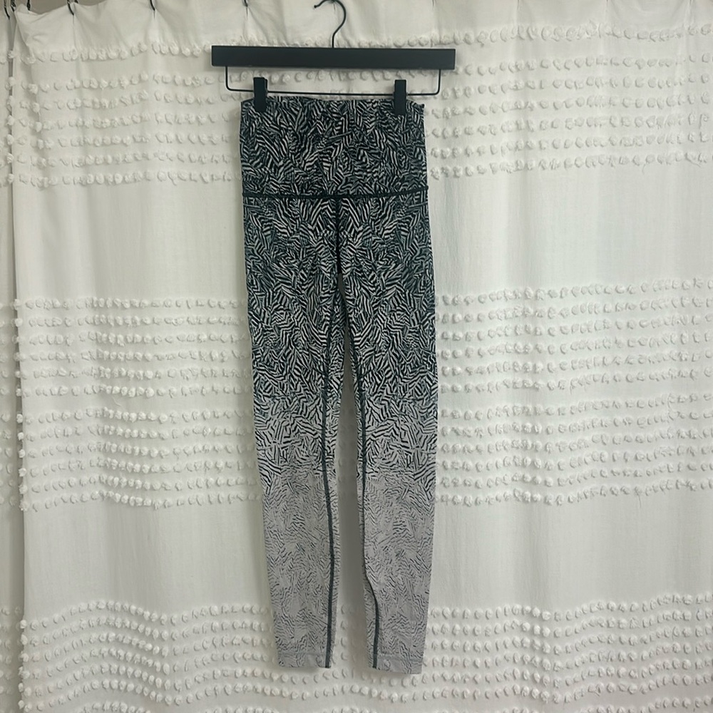 Zebra ombré lululemon lightweight running yoga pants.